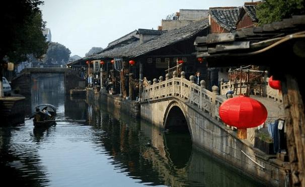 突然脸上长一脸这些东西！有点痒，请问这是什么？(我平常是不怎么长痘的)游戏画面